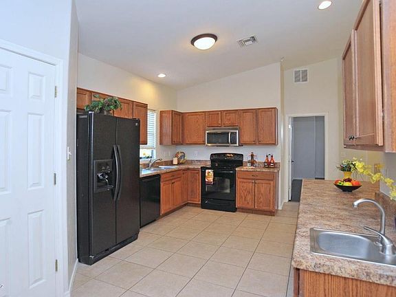 4th image of 3615 E Monte Vista Dr