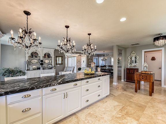 4th image of 2112 McLaren Dr