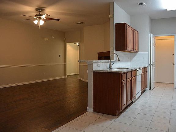 3rd image of 7217 Park Creek Cir W