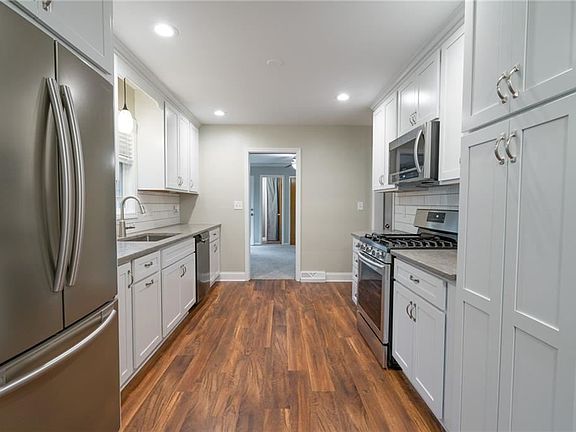 5th image of 125 Englewood St