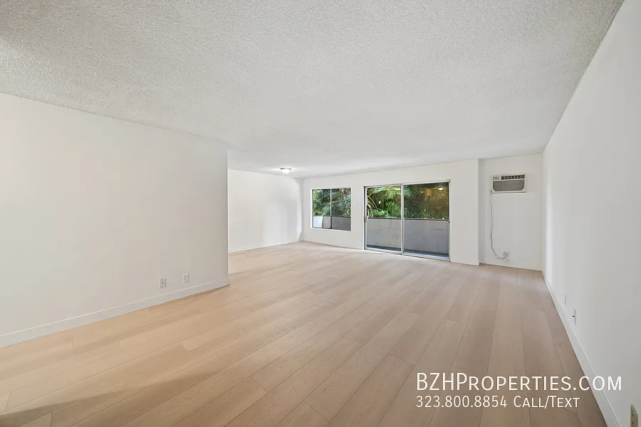 Sunny Front-Facing Westwood Residence Near UCLA | 2 Bed + 2 Bath — Photo 2