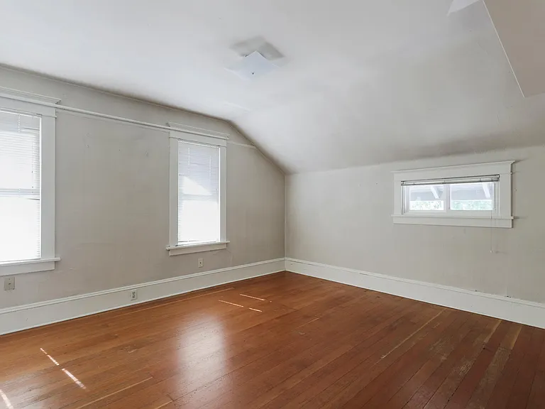 5035 19th Ave NE — Photo 12