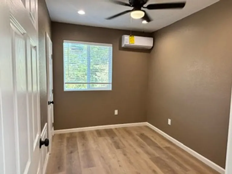 23578 Lakeview Dr — Photo 13