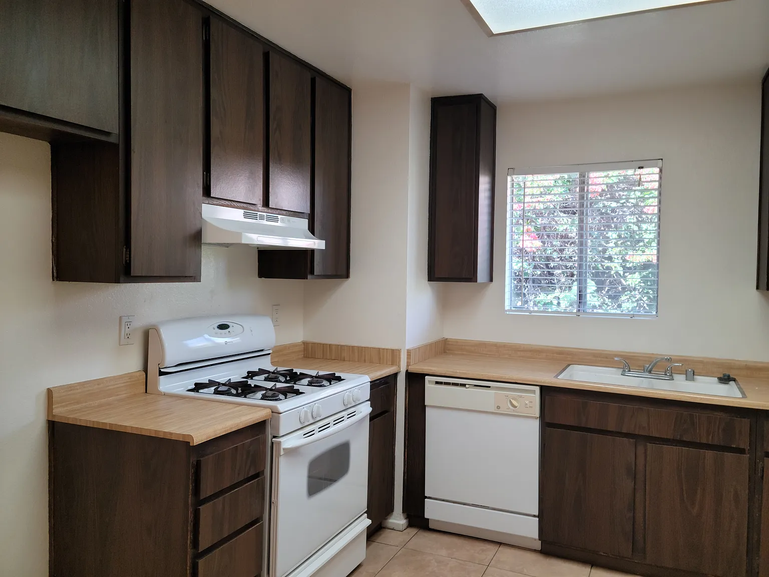 2 bed, 1200 sqft, $2,250 — Photo 4