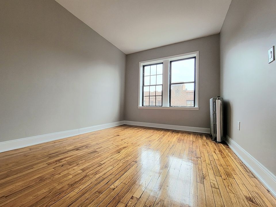 2nd image of 2856 Barker Ave #V42