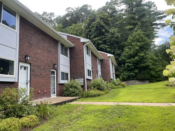 10 Massaco St APT Q, Simsbury, CT 06070
