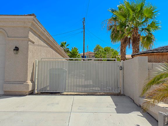 4th image of 3165 Oakwood Dr