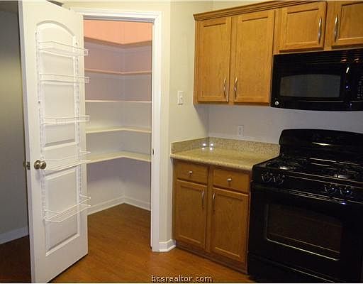 4th image of 15515 Baker Mdw