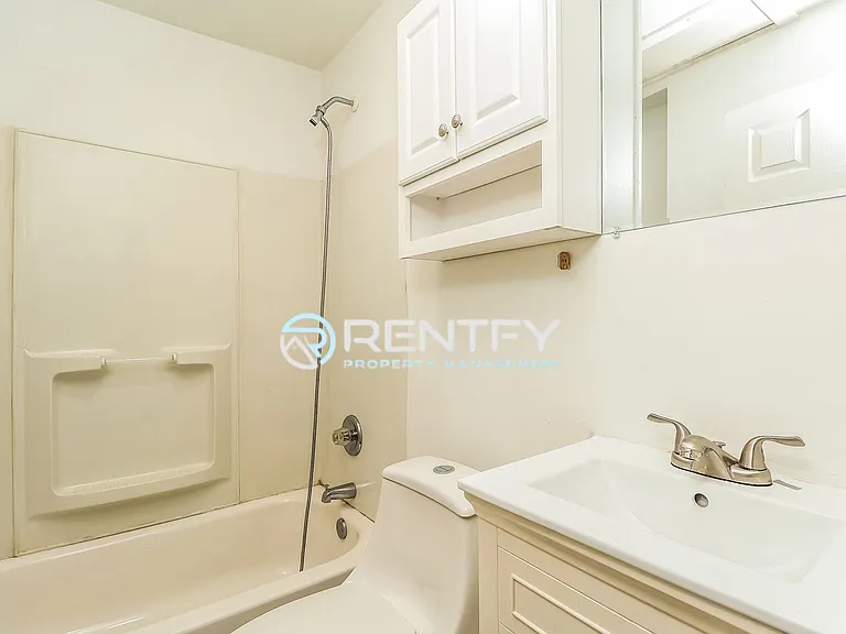 303 E Ingle St #B — Photo 7