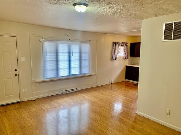 3rd image of 1808 E Blake Ave