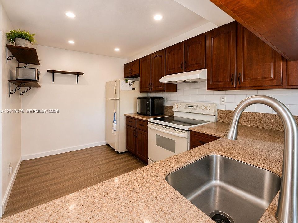 1st image of 3199 Foxcroft Rd APT 215