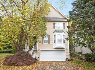 2 Schultz Ct, Peekskill, NY 10566