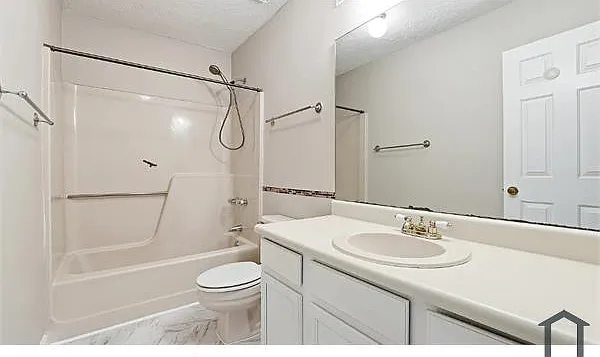 136 Sterling Ct — Photo 11