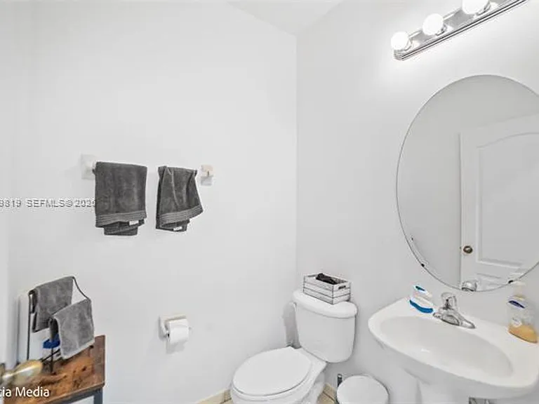 3160 NE 1st Dr #3160 — Photo 12