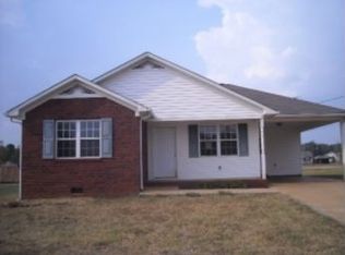 135 Agan Ct, Weaver, AL 36277