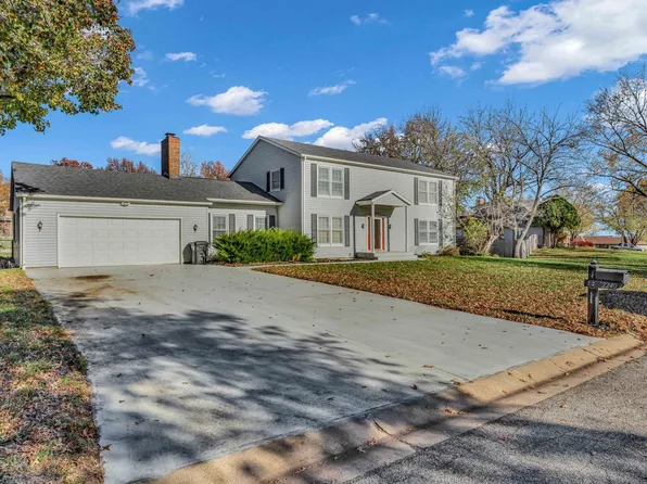 2240 SW Arvonia Pl, Topeka, KS 66614