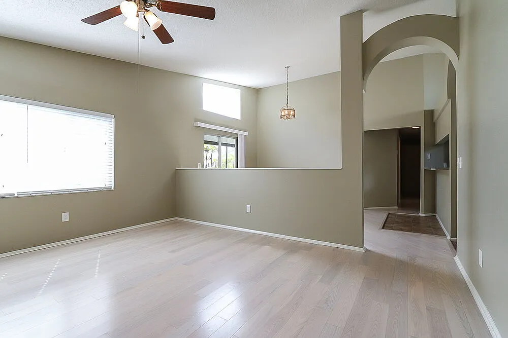 4 bed, 2.0 bath, 1384 sqft, $2,040 — Photo 2