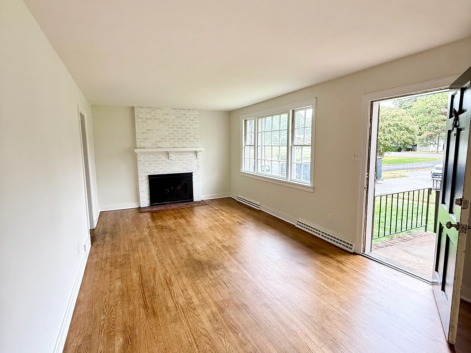 3 bed, 1254 sqft, $2,300 — Photo 2