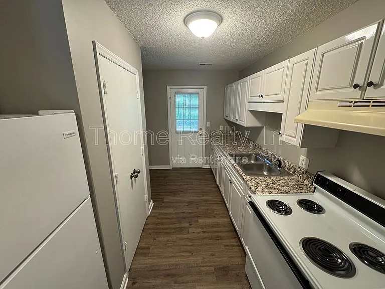 2260 Sherwood Ave #E — Photo 4