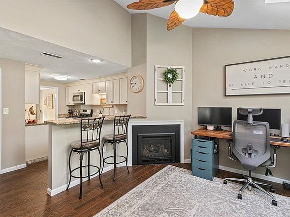3rd image of 120 Brickett Hill Cir