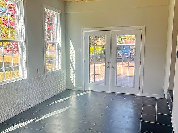 2nd image of 112 Park Ln
