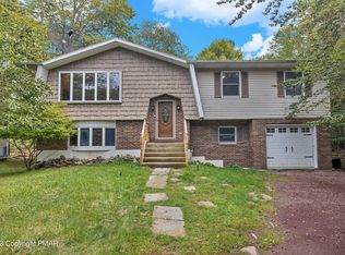 7073 Boulder Ct, Tobyhanna, PA 18466
