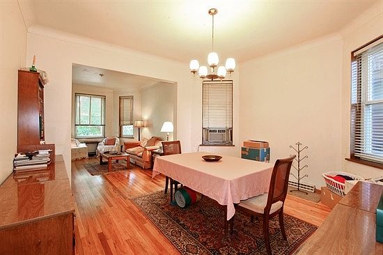 3rd image of 2055 W Cullom Ave #1