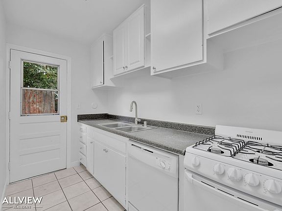 4th image of 528-530 S Tulip St APT I