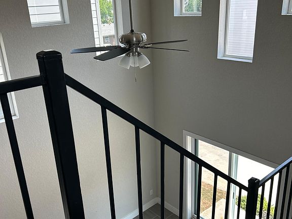 4th image of 210 Rainbow Dr