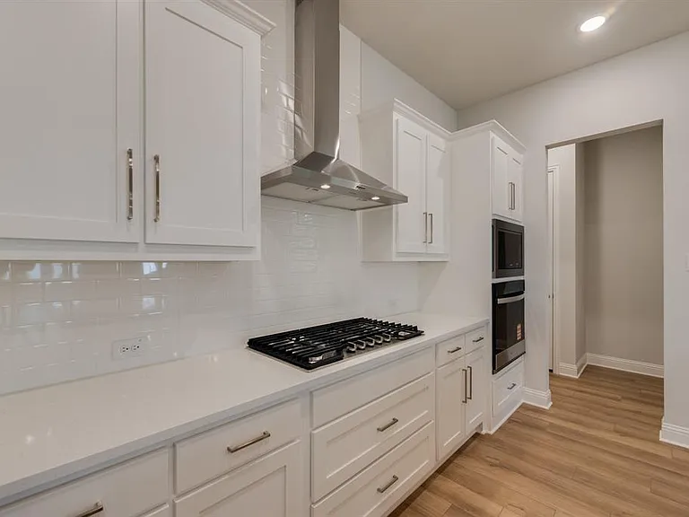 7005 Sunset Blvd — Photo 13