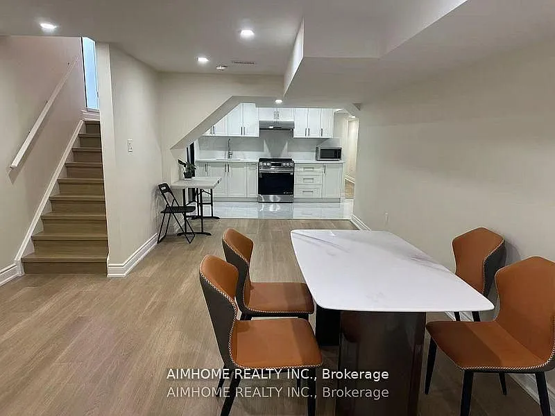 9 bed, $950 — Photo 4