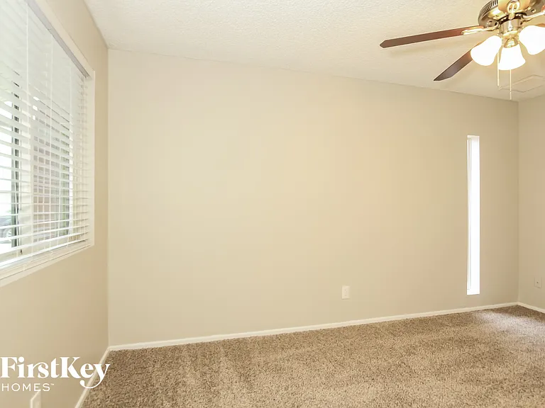 11202 N 38th Ave — Photo 12