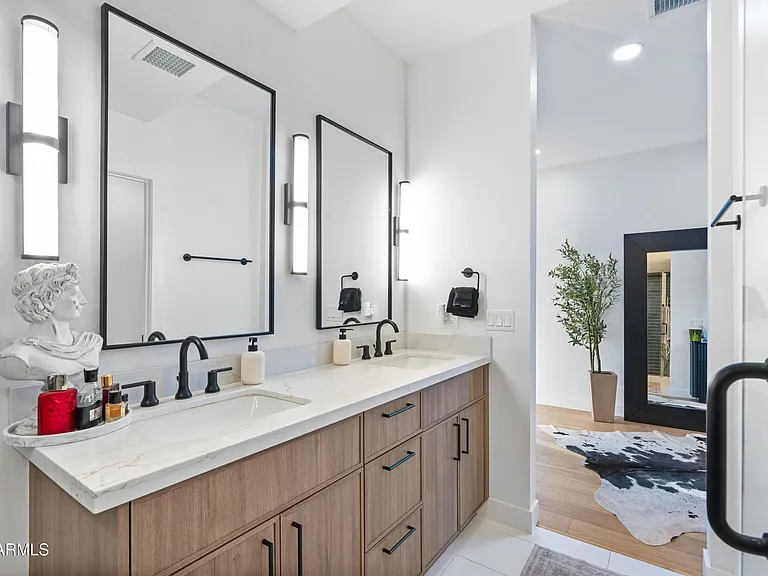 8614 E Highland Ave — Photo 27