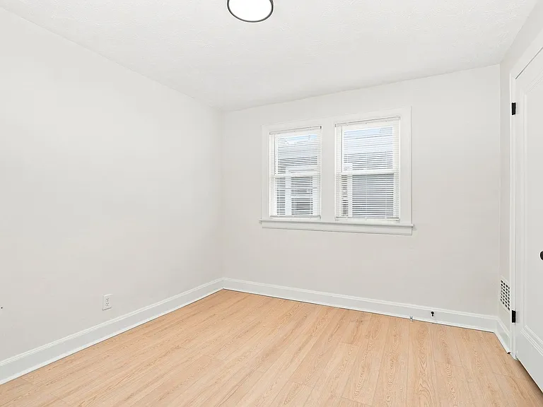 397 Catherine St — Photo 17