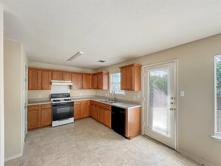 1503 Catalina Dr — Photo 6