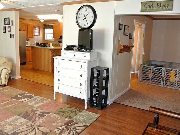 4th image of 210 Creekview Dr