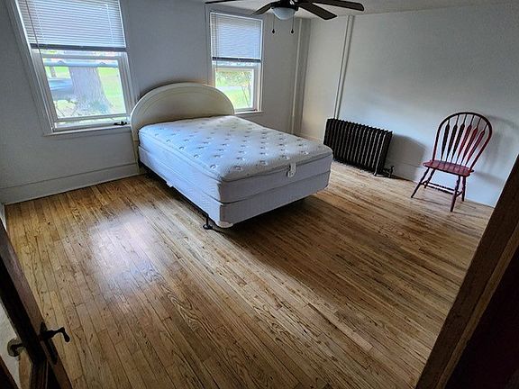 1 bedroom - items in photo included