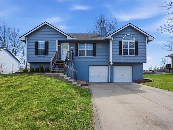 1305 Stonecrest Dr, Kearney, MO 64060