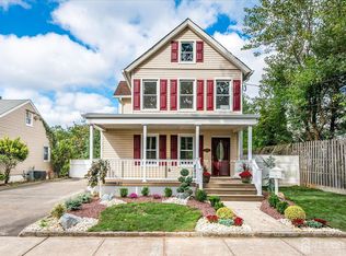 8 Fox Rd, Edison, NJ 08817