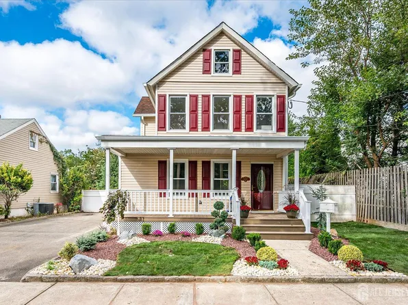 8 Fox Rd, Edison, NJ 08817