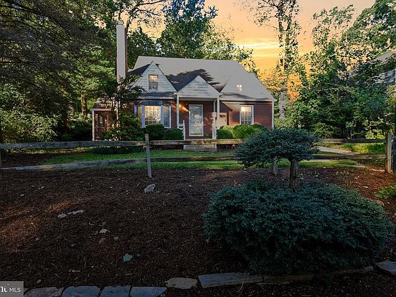 4th image of 403 W Rosemary Ln