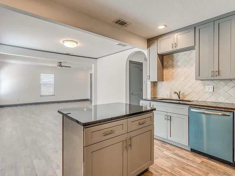 3118 Carlson Dr — Photo 10