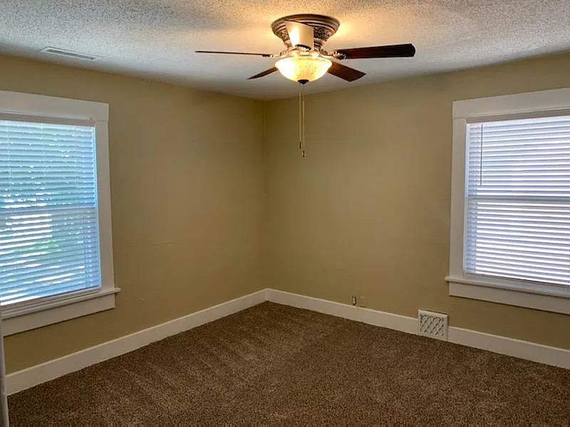 3 bed, 1.5 bath, 2000 sqft, $1,500 — Photo 3