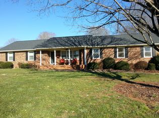 4995 Wallace Cir, Hickory, NC 28602