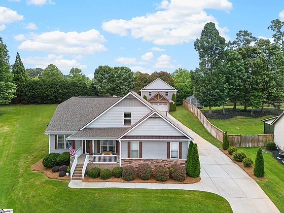 5th image of 218 Willowgreen Way
