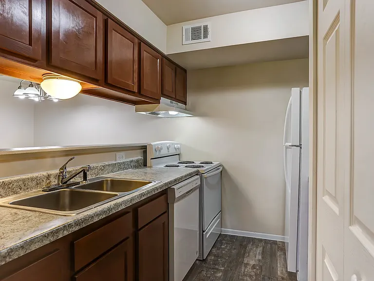 Country Knoll Apartments — Photo 3