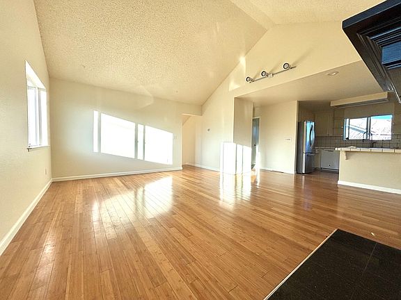 4th image of 926 Paget Ave