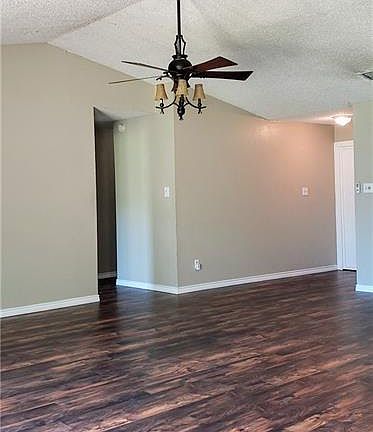 3rd image of 211 Juniper Dr