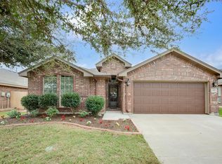 425 Creek Bend Dr, Saginaw, TX 76131