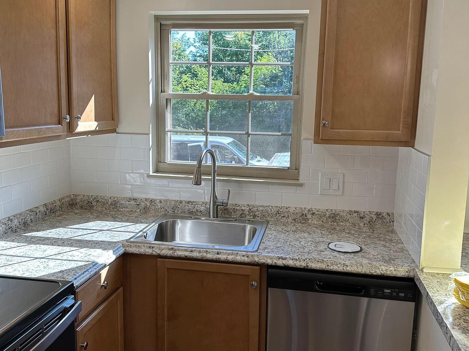 2 bed, 850 sqft, $1,695 — Photo 2